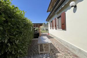 VILLA SINGOLA CON DUE UNITA' ABITATIVE - AMPIO GIA