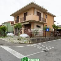 Soluzione indipendente con negozio a Trecella