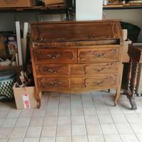 armadio e secretaire in legno massello in stile