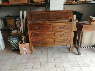 armadio e secretaire in legno massello in stile