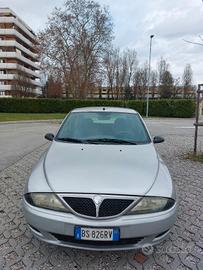 lancia y 1.2 