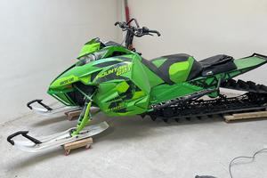 Motoslitta da neve fresca