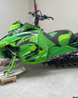 Motoslitta da neve fresca