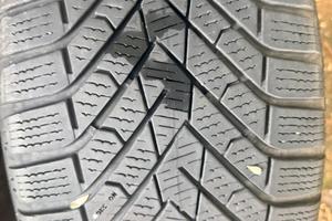 Gomme 225 45 17 pirelli 75% battistrada