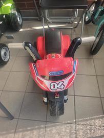 moto triciclo peg perego cavalcabile a batteria