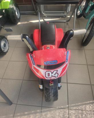 moto triciclo peg perego cavalcabile a batteria
