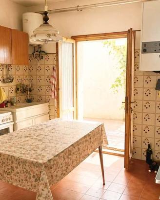 Casa indipendente di 70 m² con 3 locali e box auto