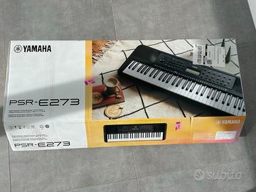 Pianola YAMAHA Tastiera PSR-E273 da 61 tasti