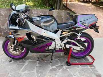 Yamaha FZR 750 R