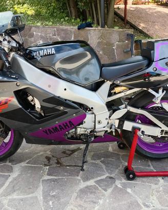 Yamaha FZR 750 R - Consegna a domicilio