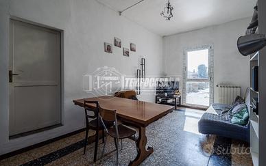 Appartamento con ingresso indipend., da ristrutt.