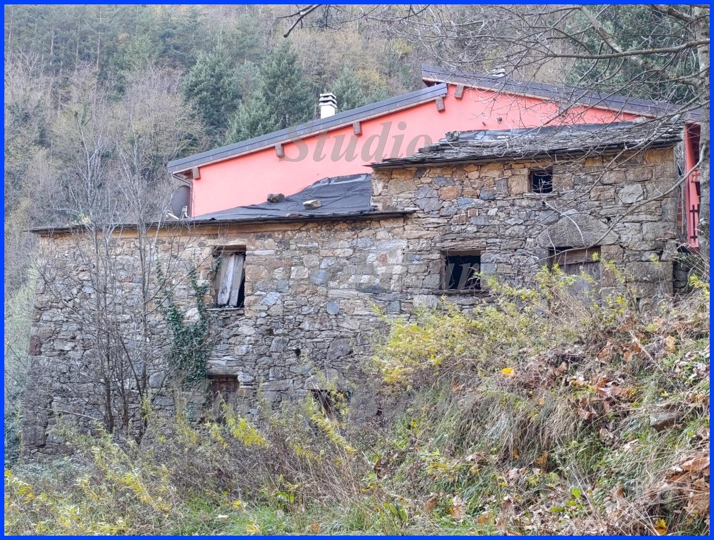 Borzonasca: Casa rustica su tre piani - terreno - View 3