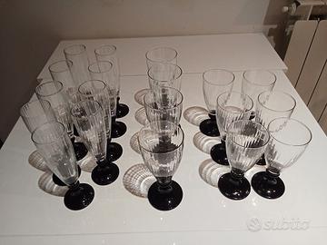 Set di bicchieri in vetro con base nera – 19 pezzi