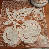 Centrotavola quadrato realizzato in filo di cotone