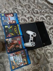 PlayStation 4 con 4 giochi e joystick