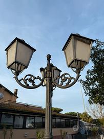 Lampione in ghisa a tre luci