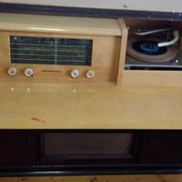 Mobile radio vintage con giradischi philips