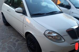 Lancia y 1.4 gpl  2011 