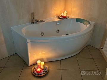 Vasca idro angolare Teuco 150×95 cm con rubinetter