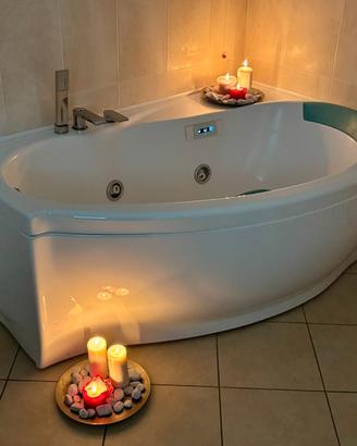 Vasca idro angolare Teuco 150×95 cm con rubinetter