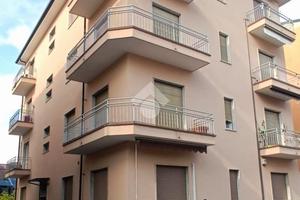 2 LOCALI A ALBA