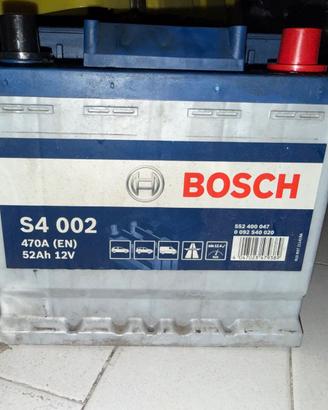 Batteria auto Bosch S4 002 – 52 Ah – 470 A