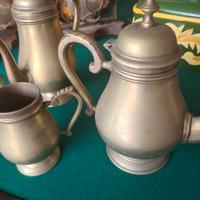 Teiera e tazze in ottone antico, servizio da tè