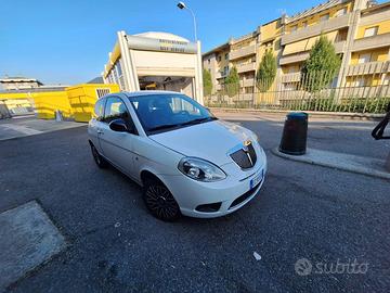 ypsilon Diva 2011