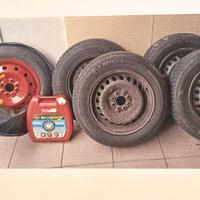 4 Pneumatici - 1 ruotino -  1 copia catene da neve