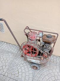 Compressore d'epoca a scoppio