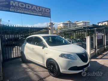 Lancia Ypsilon 1.2 69 CV 5 porte X NeoPatentati