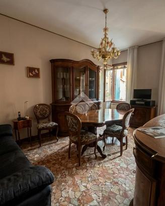 2 LOCALI A VENEZIA
