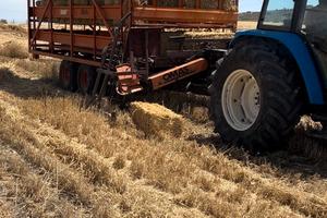 Rimorchio carica ballette omas 104