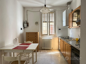 Bilocale centro storico vicinanze questura
