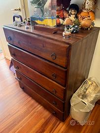 Cassettiera vintage in legno con maniglie