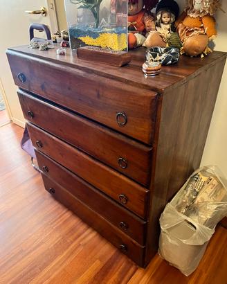 Cassettiera vintage in legno con maniglie