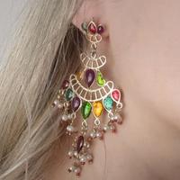 Orecchini chandelier con pietre colorate 