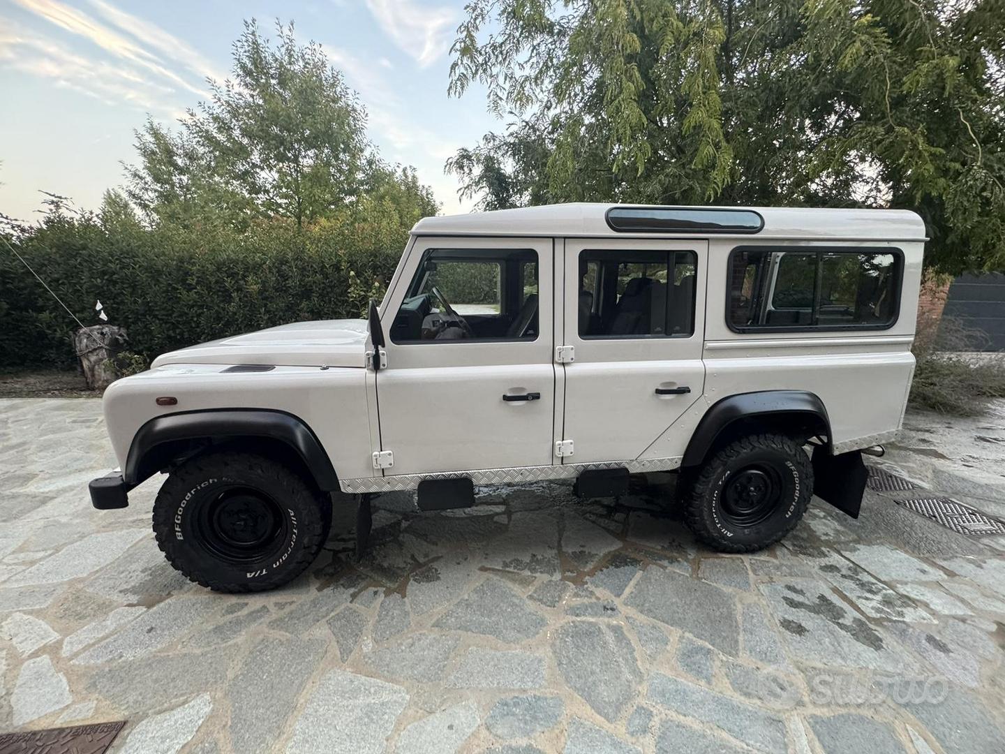 Land Rover Defender 2008 photo 2