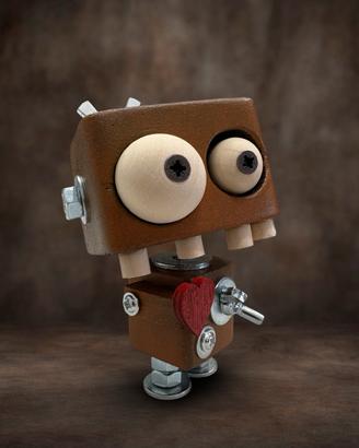 Robot steampunk industriale in legno e metallo