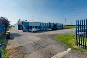 Magazzini, uffici, parcheggi diverse metrature