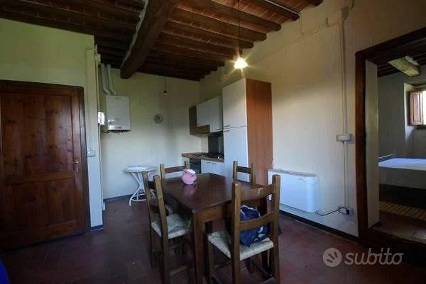 Rustico / Casale di 400 m² con più di 5 locali a P - Vista 4