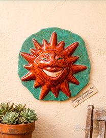 Sole Sorridente in Ceramica Smaltata