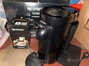 Macchina del caffè a capsule Inissia e Aeroccino 3