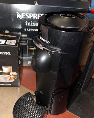 Macchina del caffè a capsule Inissia e Aeroccino 3