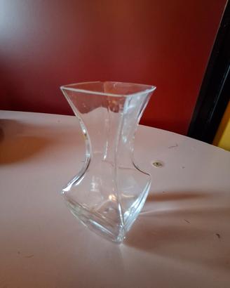 Vaso portafiori in vetro.