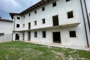 CASA IN LINEA PLURICAMERE AL GREZZO