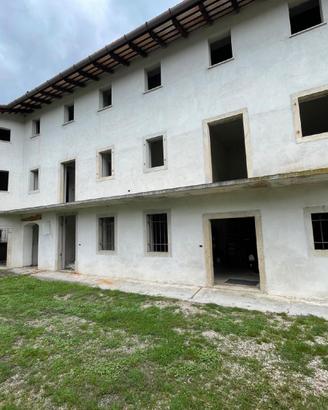 CASA IN LINEA PLURICAMERE AL GREZZO