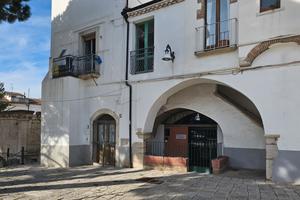 Storico locale in piazza umberto - venosa (pz)