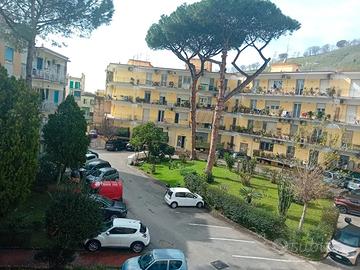 Appartamento Fuorigrotta via Terracina in parco