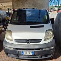 Furgone Opel Vivaro con tenda